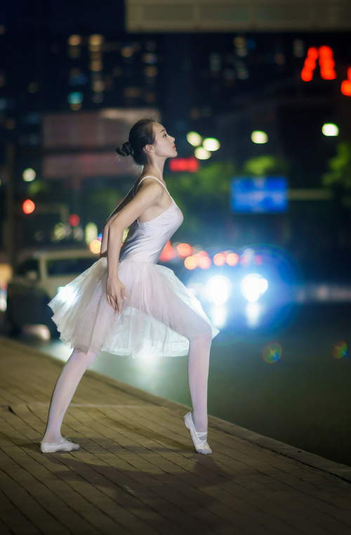 德甲比赛精彩纷呈，关键扑救扭转局势，战术多变，德甲赛制介绍