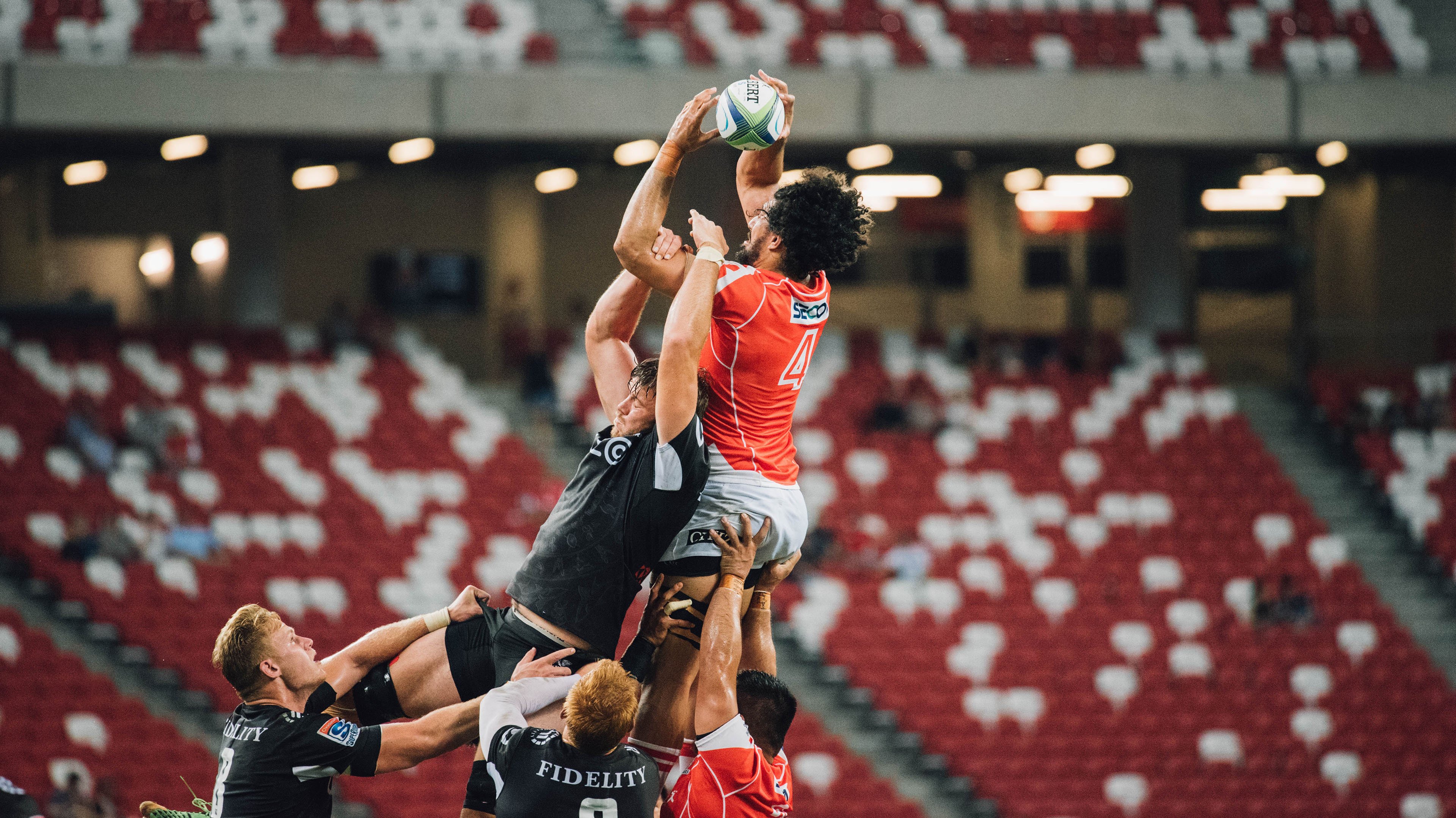 湖人前锋参与综艺节目展现幽默一面，湖人现役大前锋