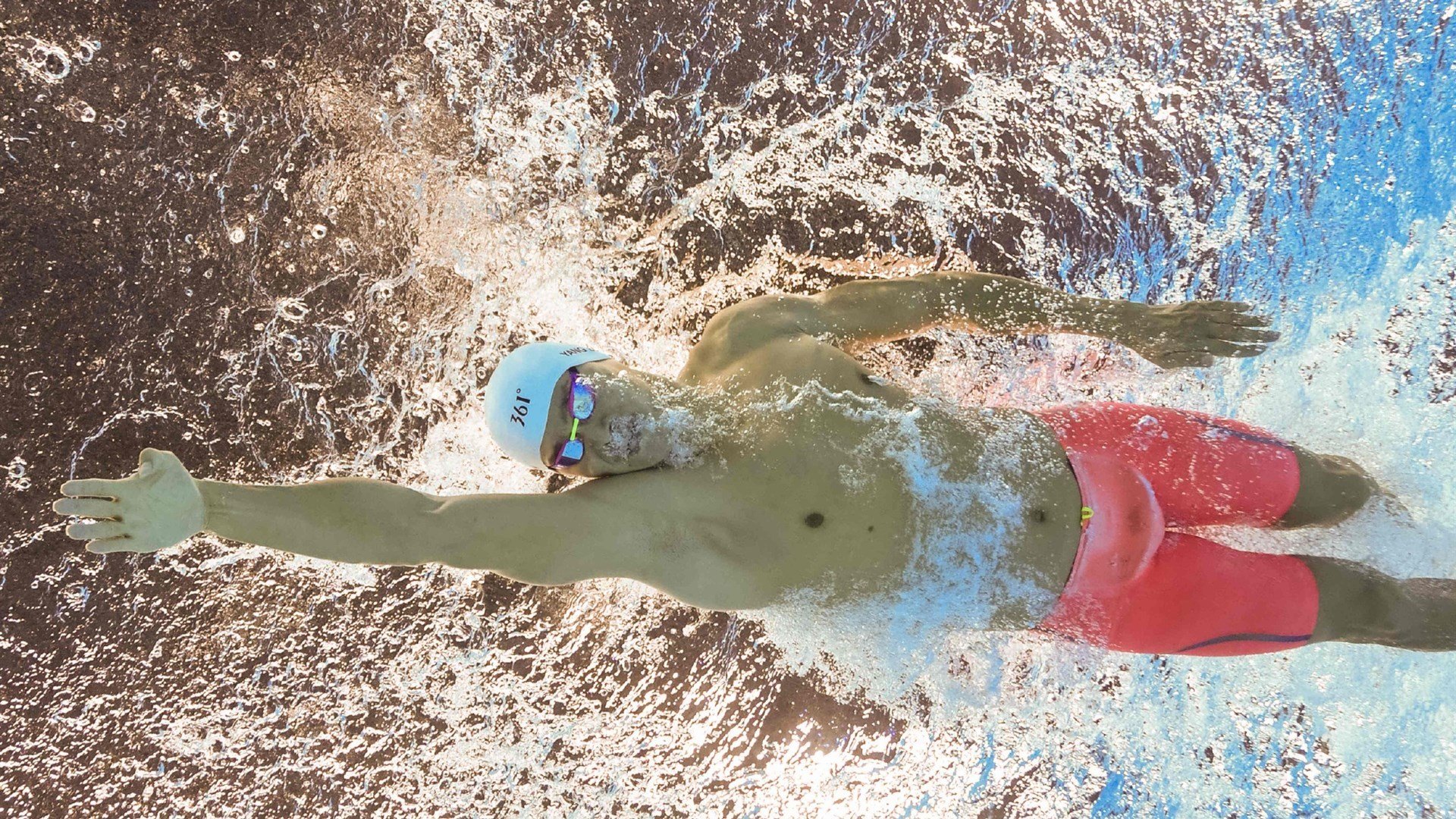 开云APP-法国队全力冲刺赢得观众掌声，法国队集锦